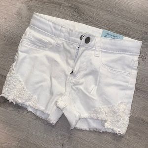 - NEW Toddler girls white fringe shorts.